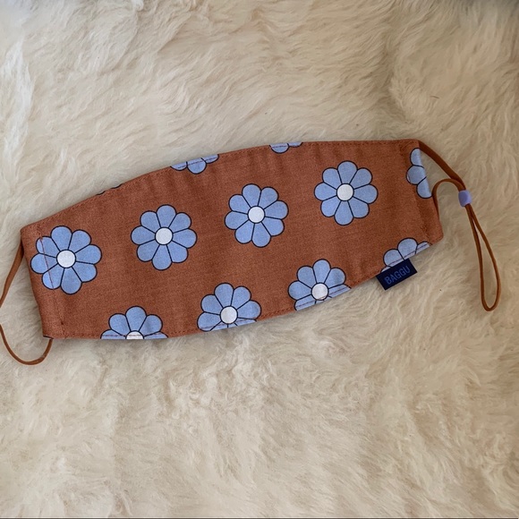 BAGGU New ‘Daisy’ Ear Loop Face Mask, Light Brown - Picture 3 of 5